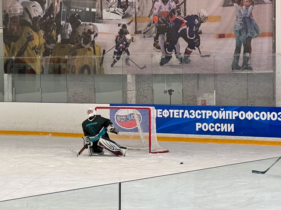 Первый хоккейный турнир на Кубок Председателя Нефтегазстройпрофсоюза России