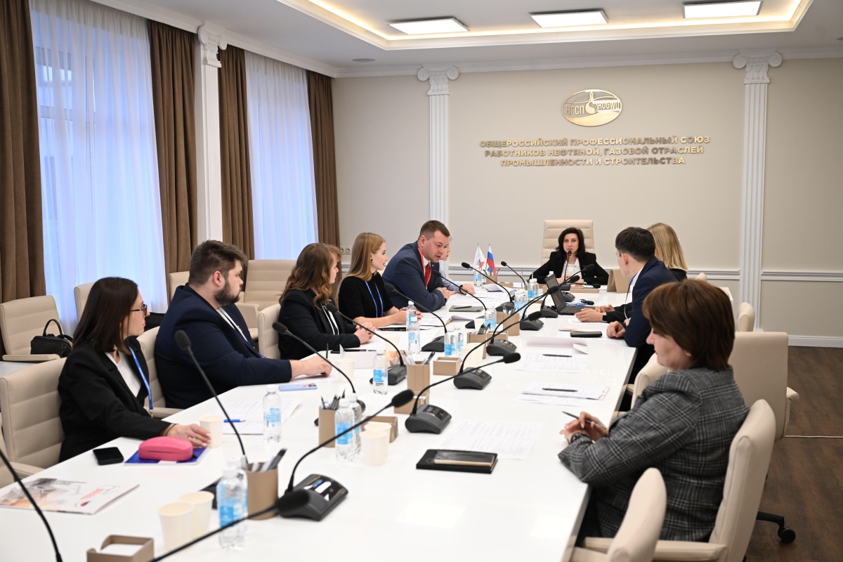 Молодежный совет Профсоюза обсудил патриотические инициативы и подготовку к 80-летию Победы