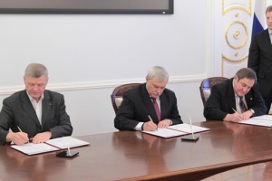 Подписаны соглашения между городским правительством, профсоюзами и Союзом промышленников и предпринимателей
