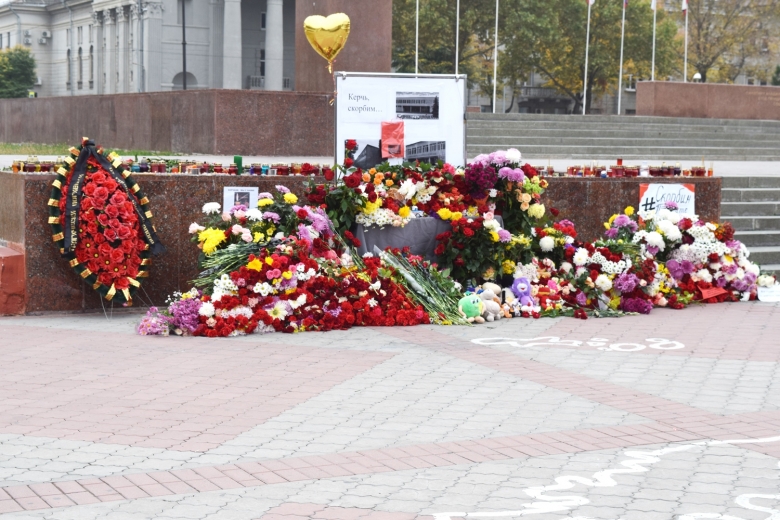 Работники ГУП РК «Черноморнефтегаз» почтили память погибших в Керчи