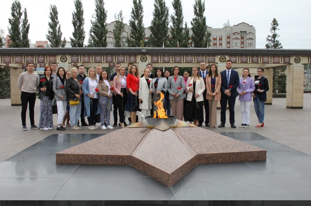 Молодежный профактив Федерации профсоюзов РТ возложил цветы к Вечному огню